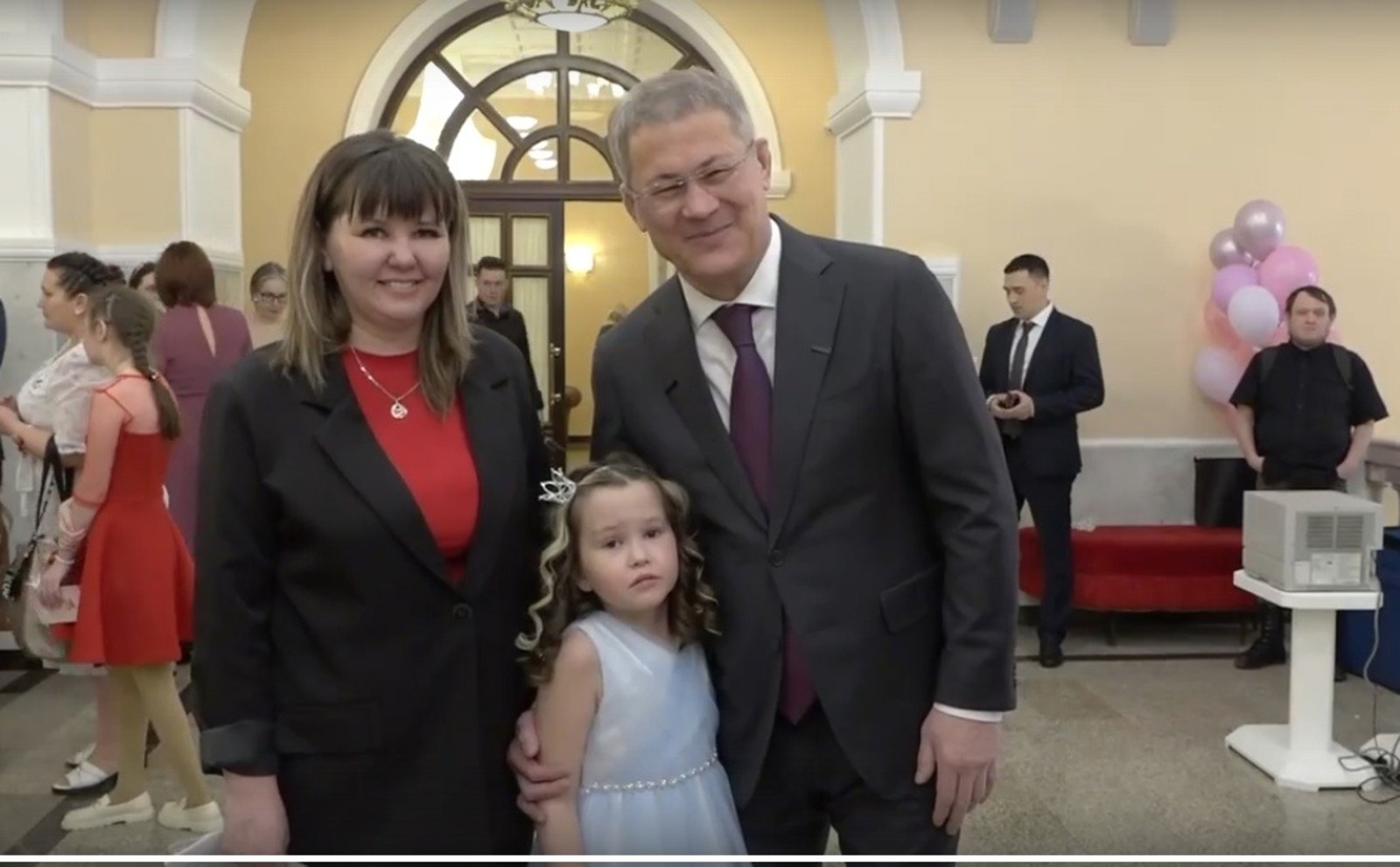 Скриншот видео.