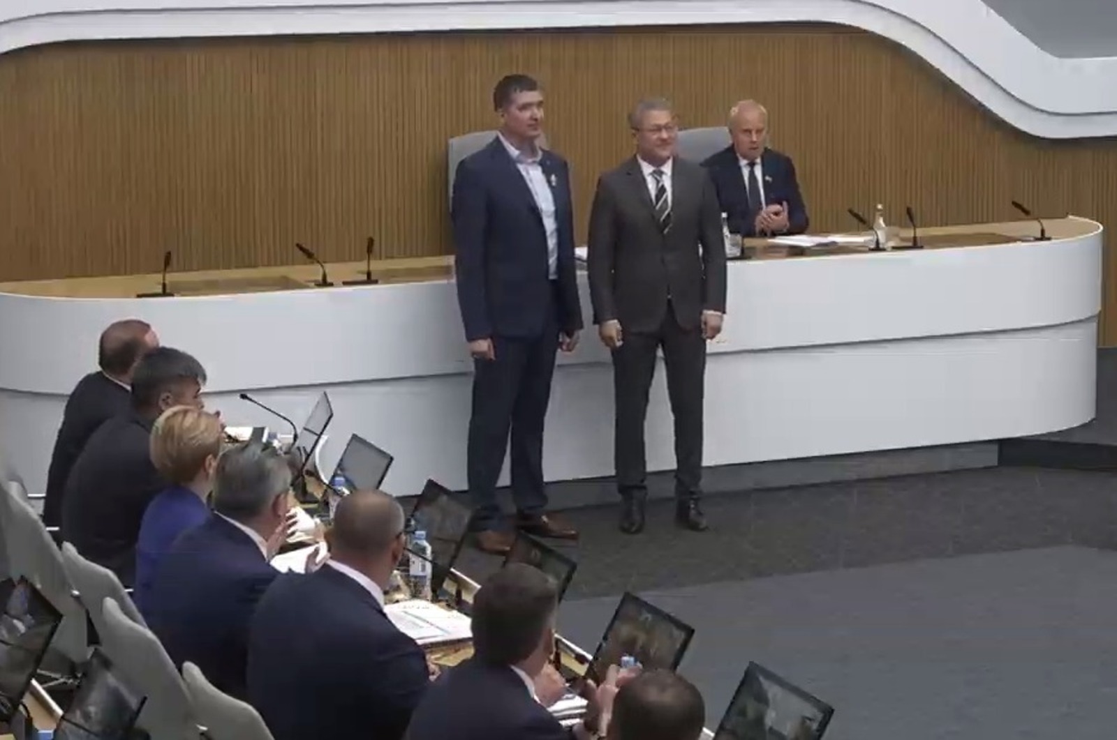 скриншот видео.