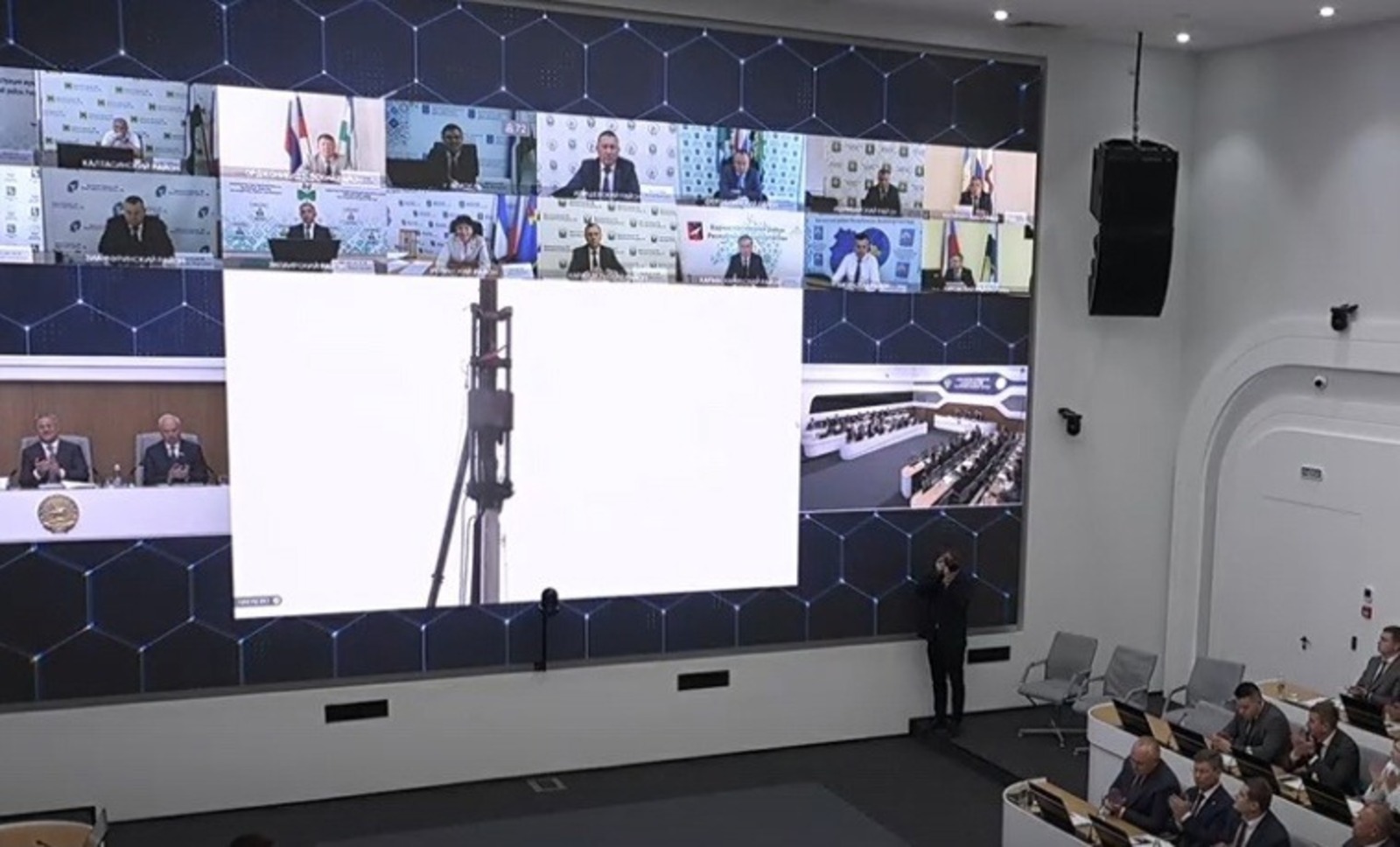 скриншот видео.