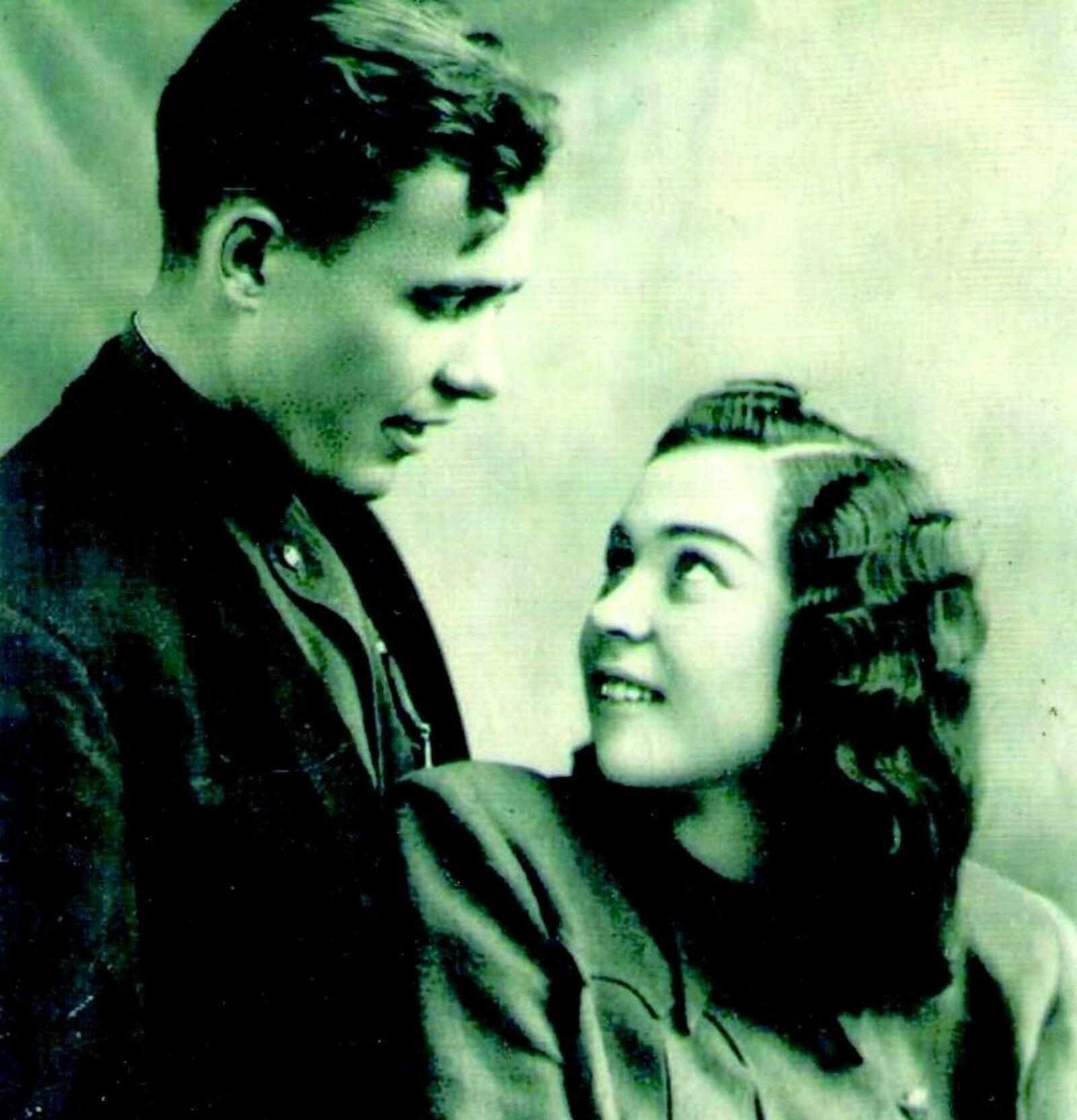 На фото: Марьям и Петр Васильевы в 1950-м году.