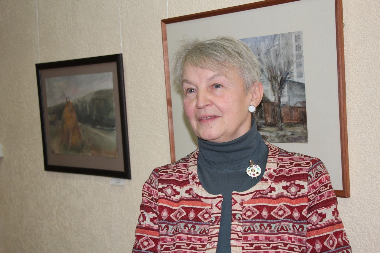 Евгении Сюткиной.  Валентина Ежова на открытии выставки.