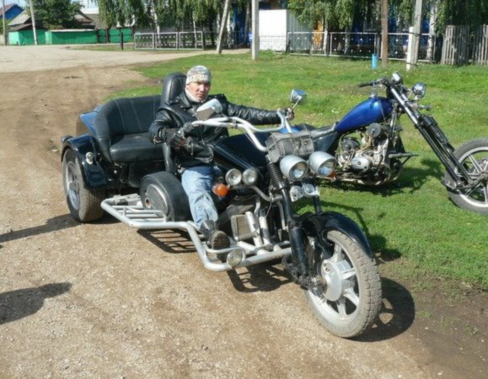Рамиль Хисамов со своими мотоциклами.