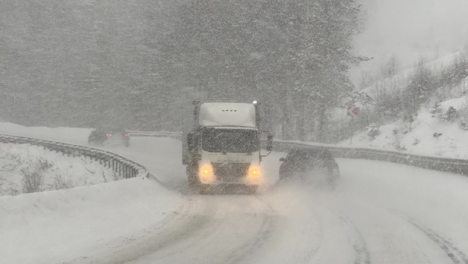 Елены Колоколовой. «Общественная электронная газета». В Башкирии водителей попросили избегать поездок.