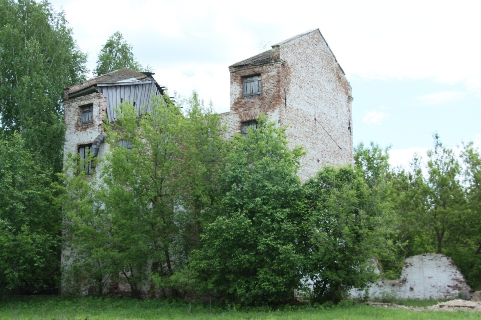 Евгении Сюткиной.  руины Верхоторского медеплавильного завода.