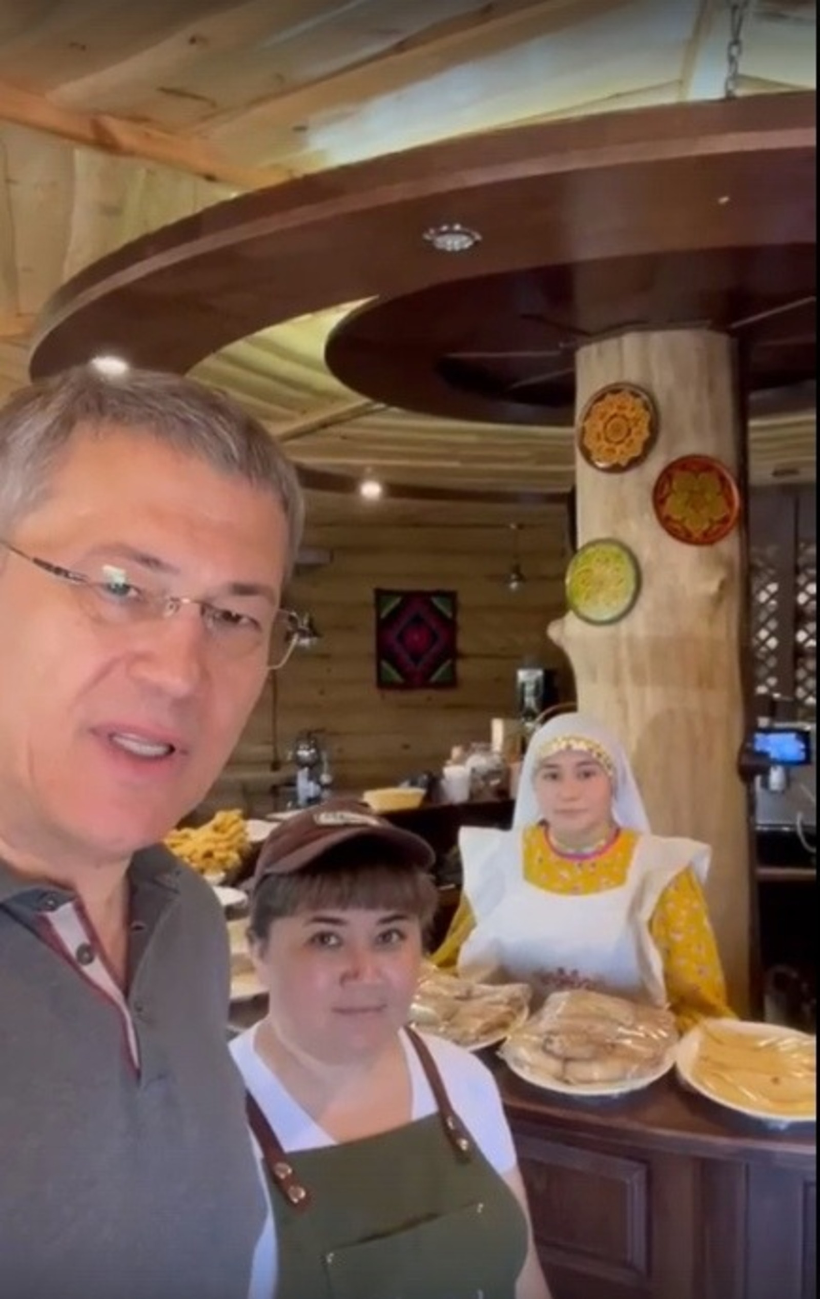 скриншот видео c личной страницы Радия Хабирова в соцсети.