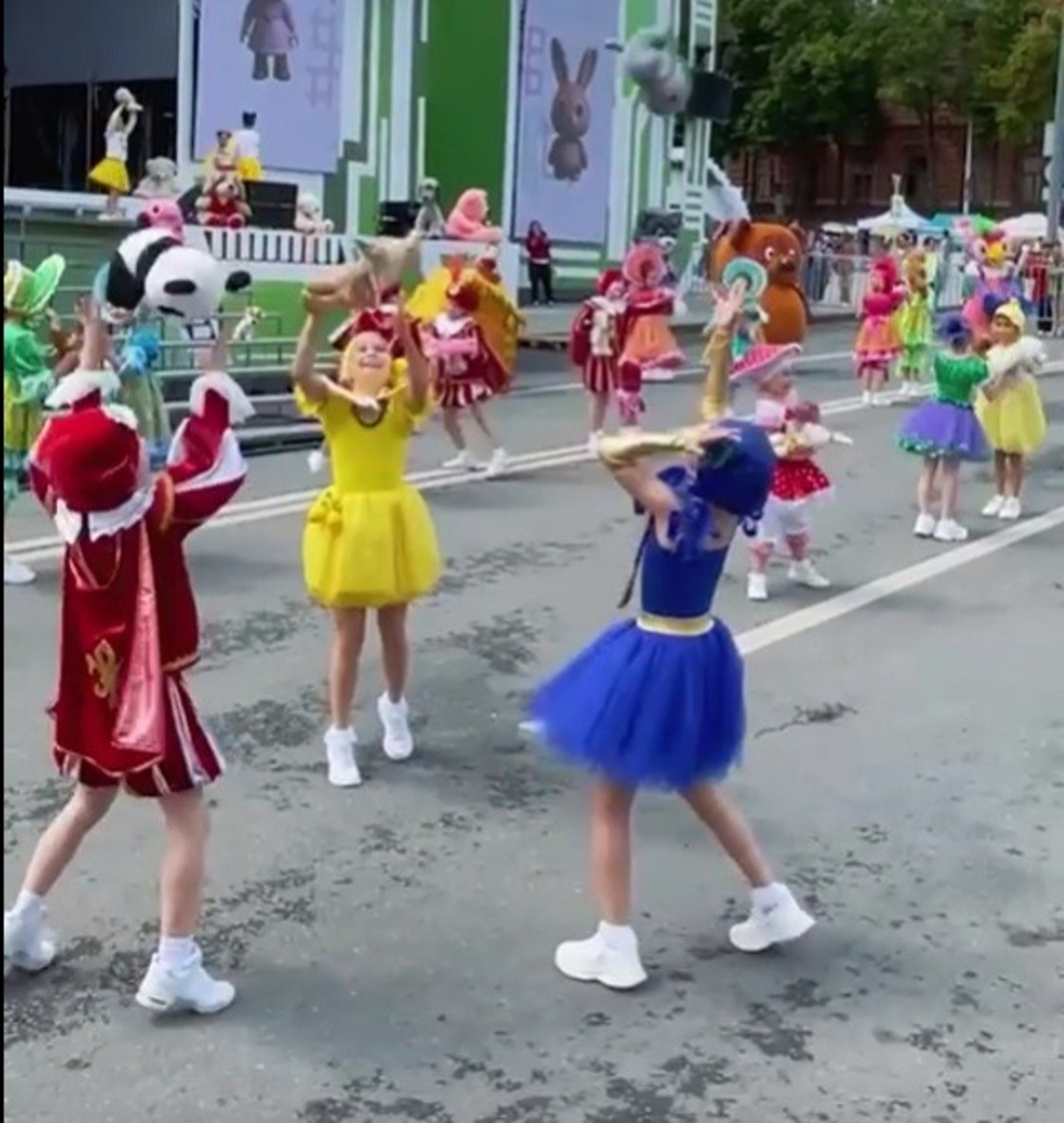 скриншот видео.