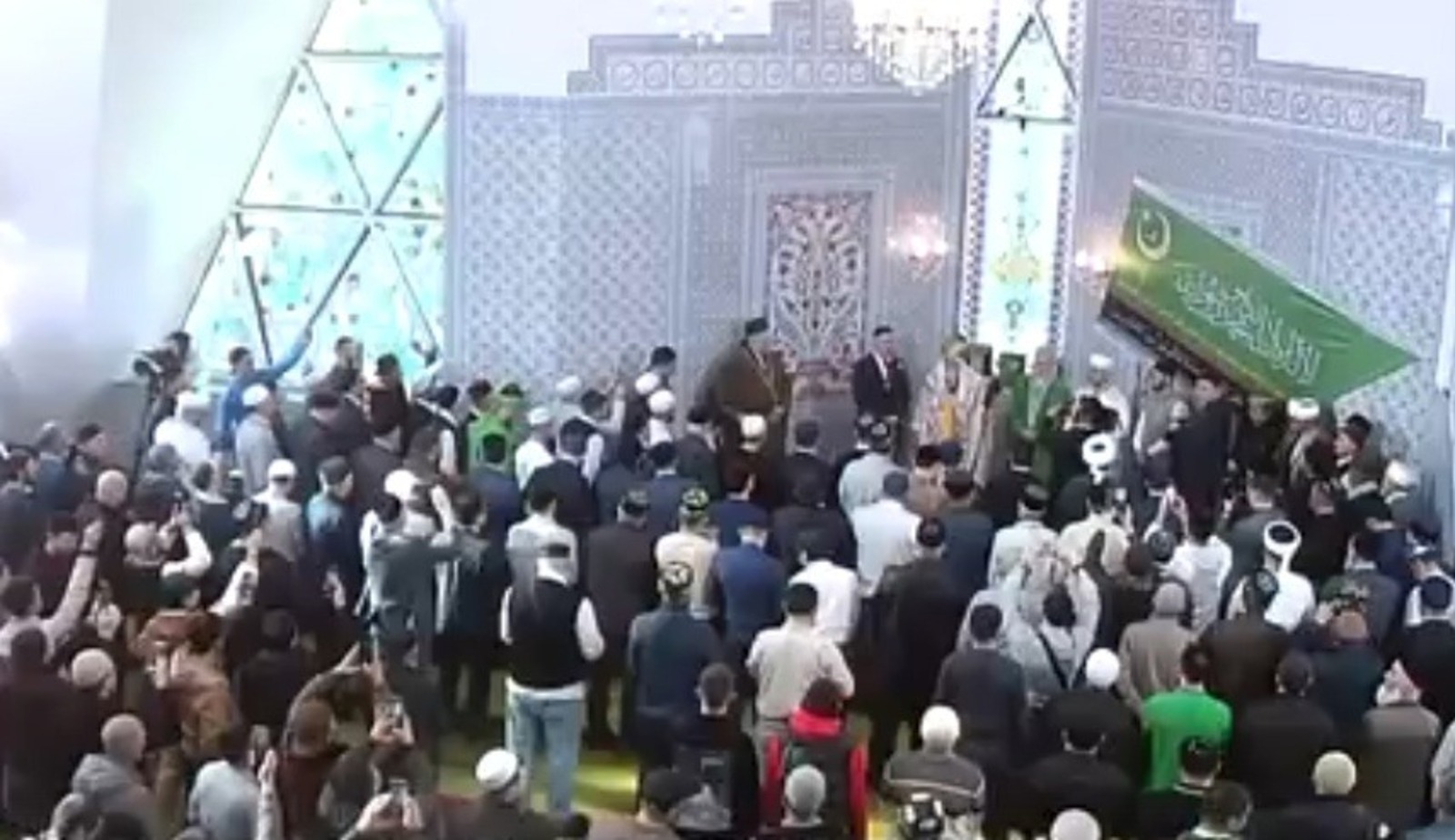 скриншот видео.