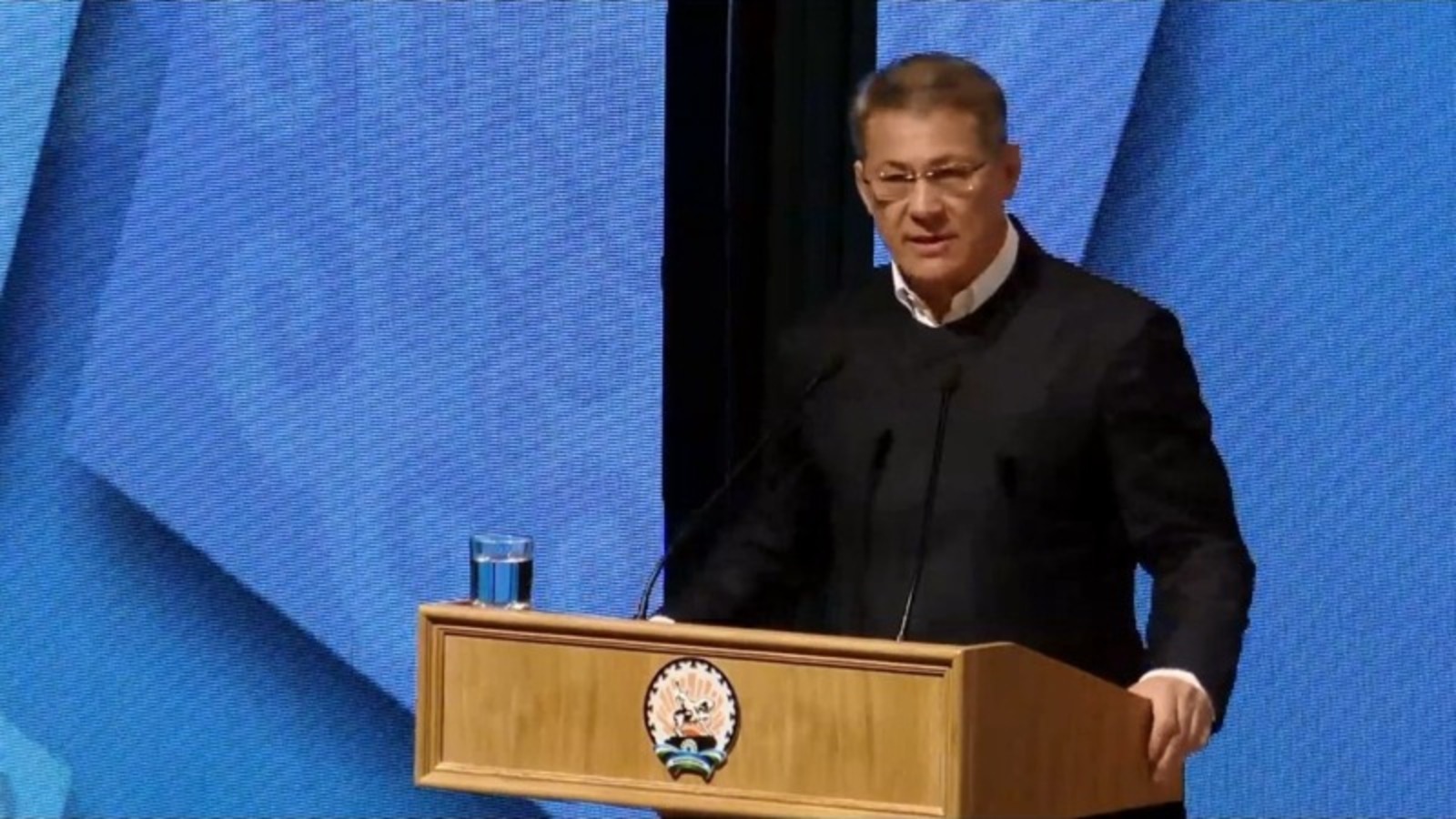 скриншот видео.