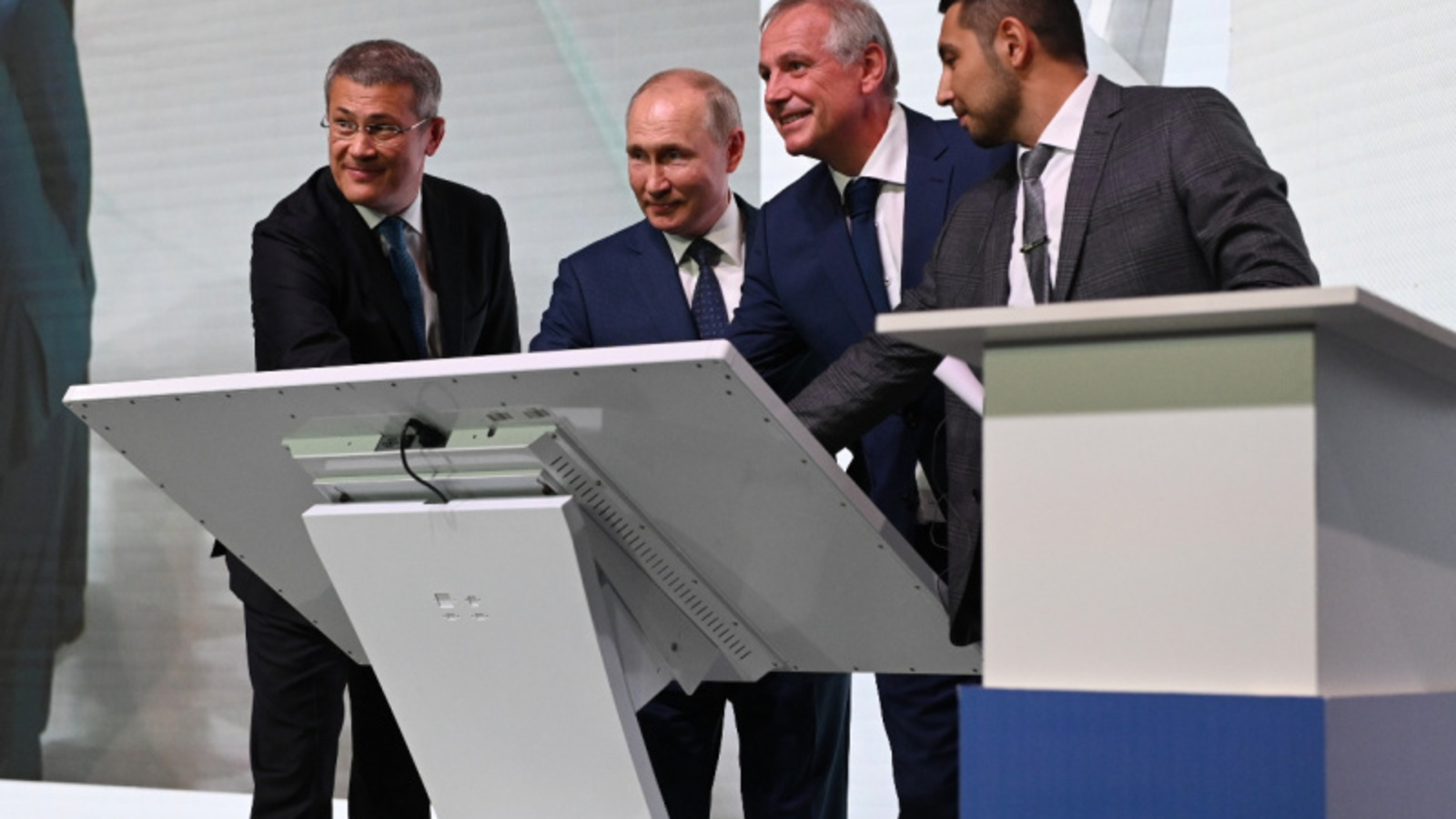 Фото со страницы Радия Хабирова в соцсетях.