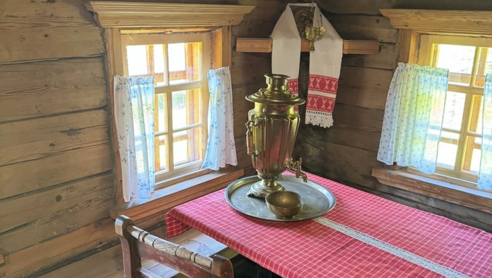 Елены Колоколовой.