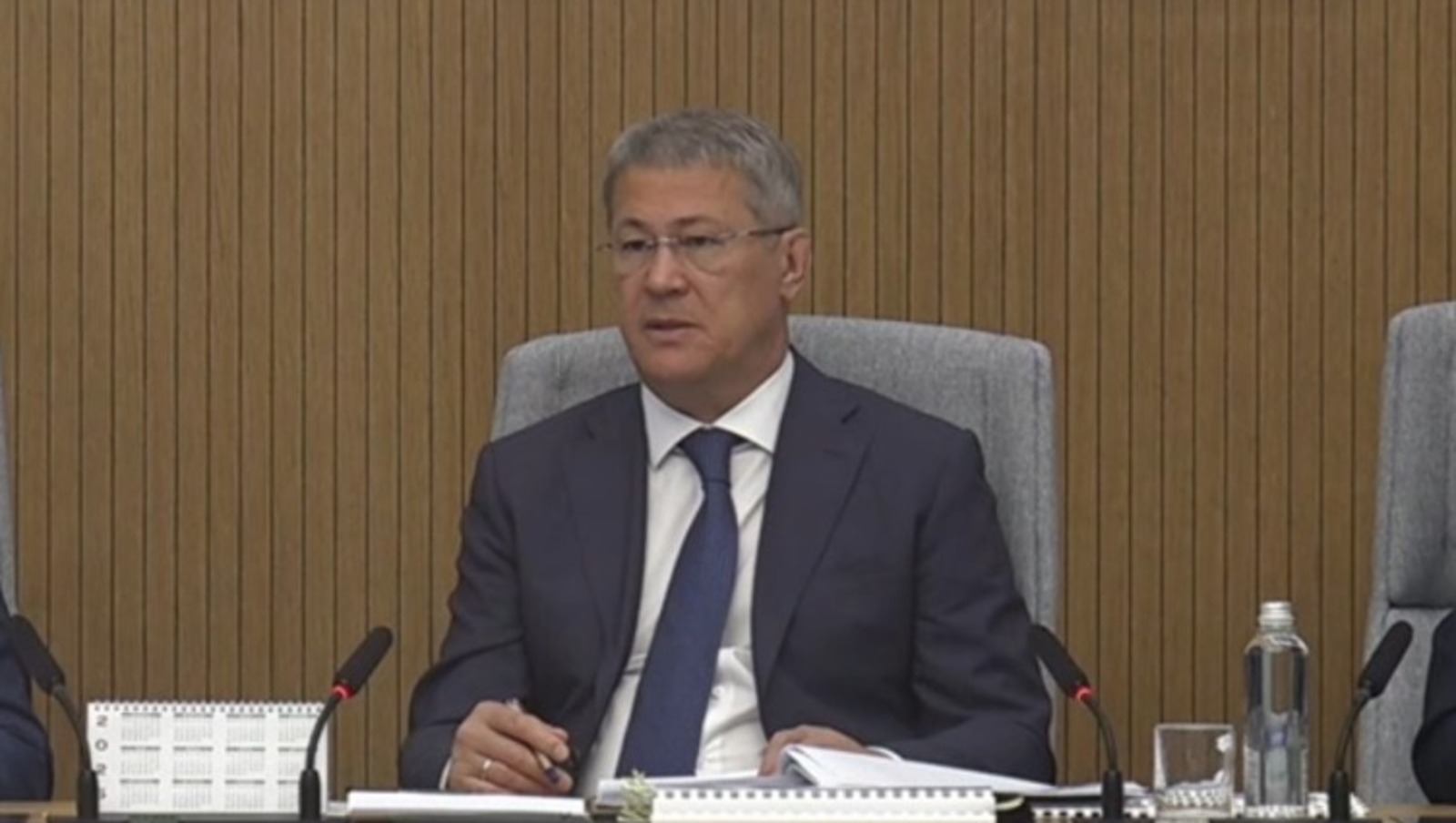 скриншот видео оперативного совещания в правительстве РБ.