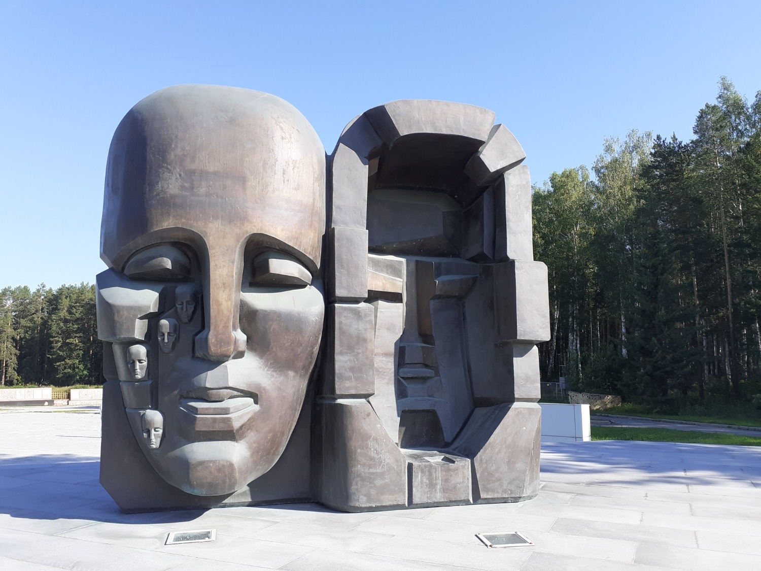 Владимира Шакиева.  «Маска скорби: Европа — Азия».