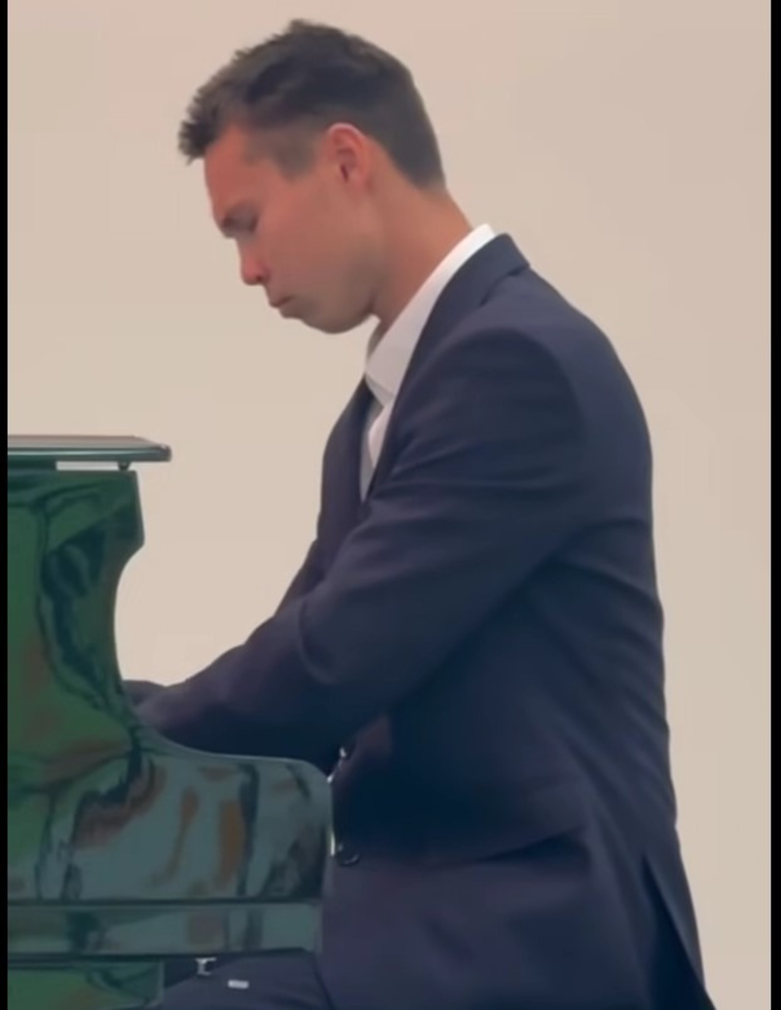 c личной страницы Радия Хабирова в соцсети, скриншот видео.