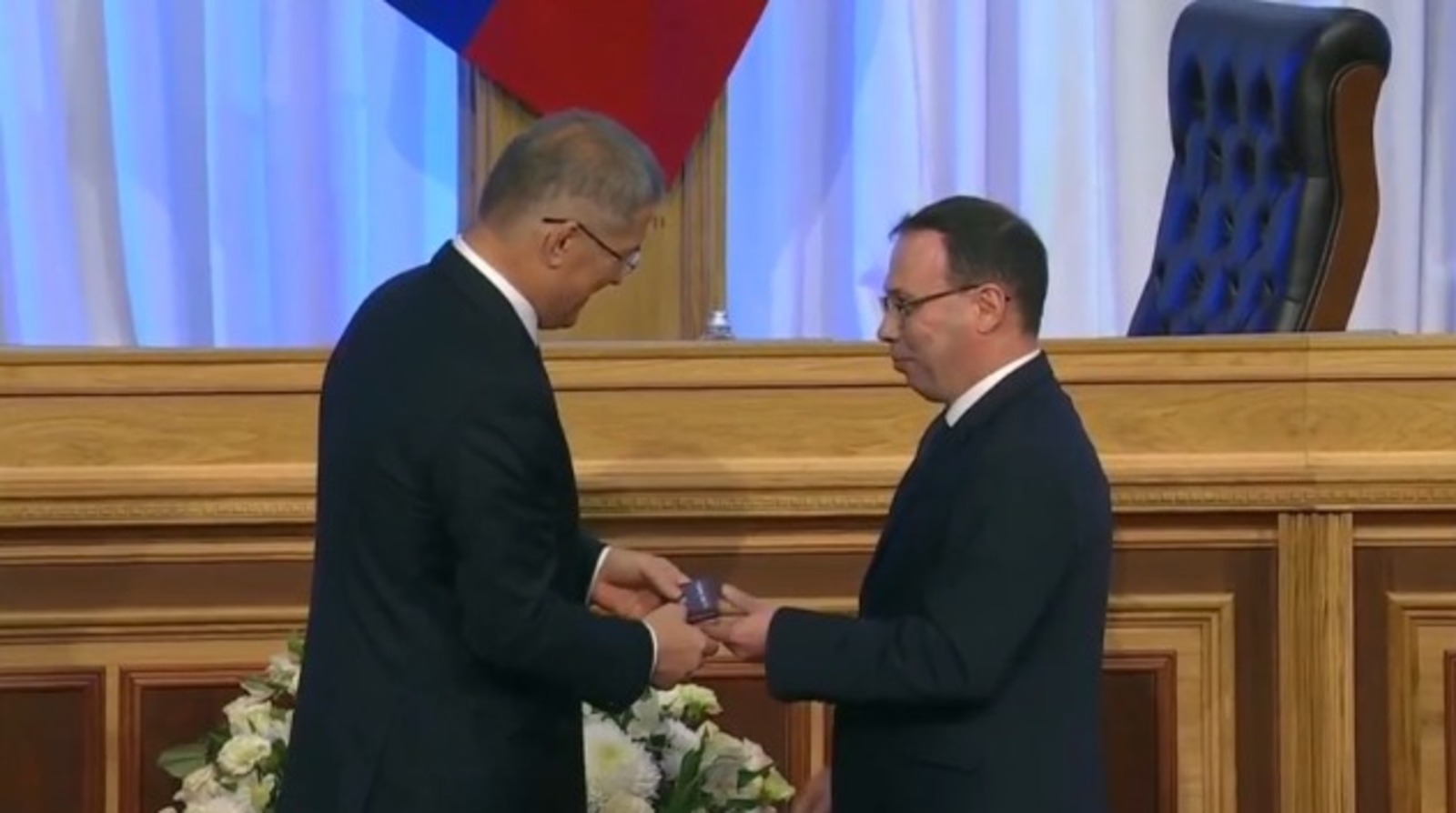 скриншот видео.