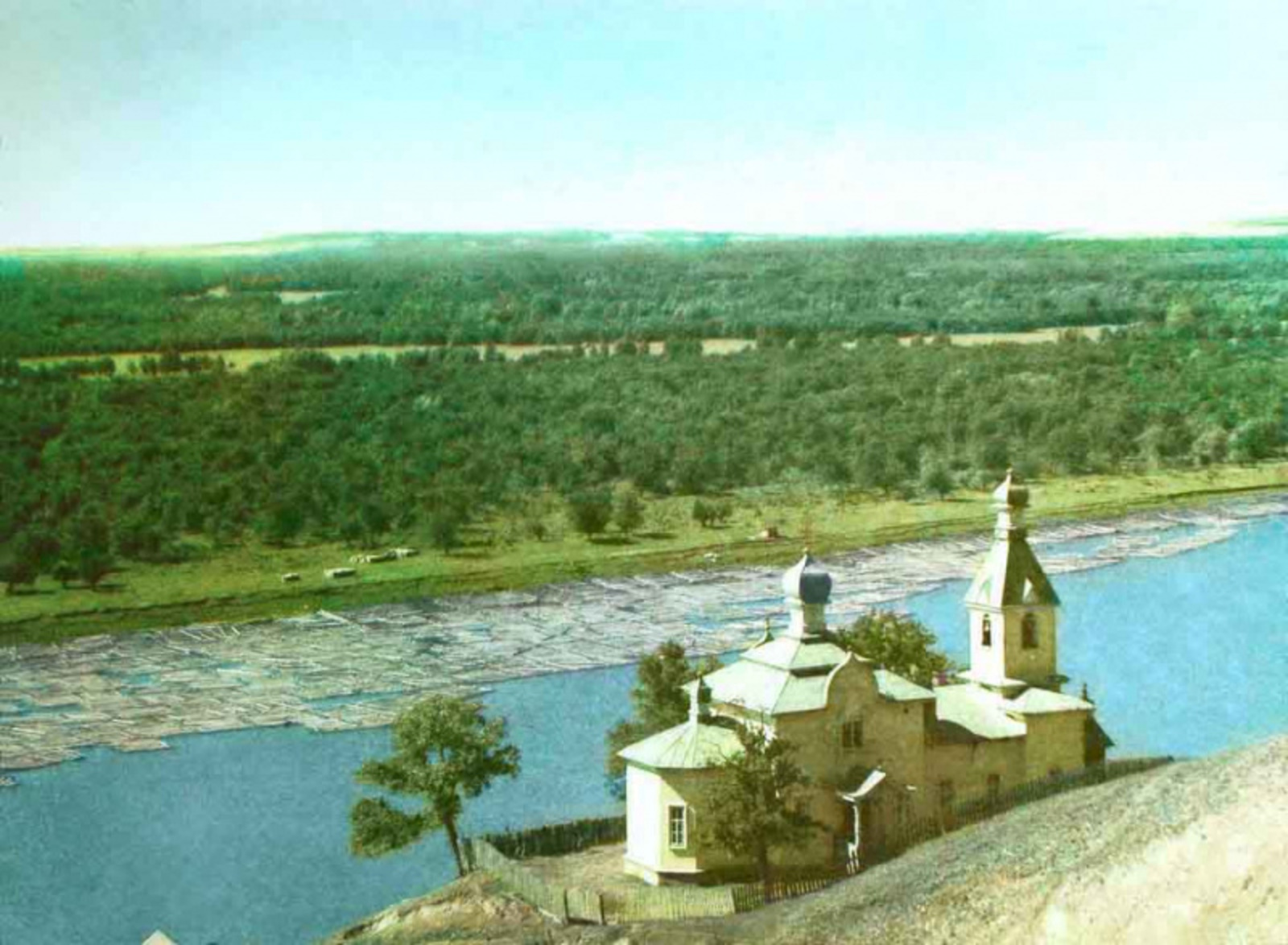 Одна из первых цветных фотографий Уфы. С.М. Прокудин-Горский. Всехсвятская церковь. 1910 год.