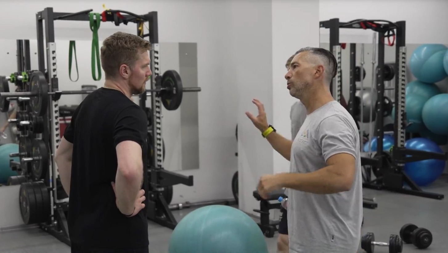 скриншот видео шоу КХЛ «Вернуться в игру!». скриншот видео шоу КХЛ «Вернуться в игру!».