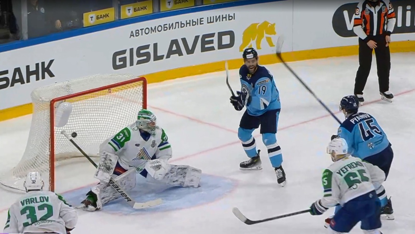 скриншот видео матча.