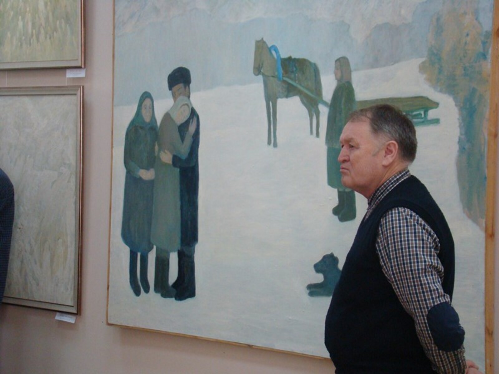 А.Аглямов на фоне картины А.Баймухаметова. Фото автора.