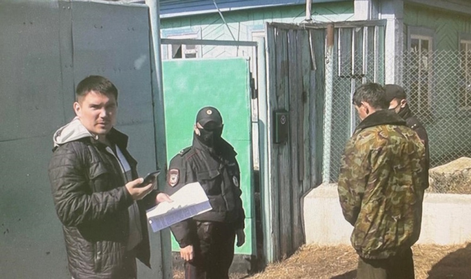 Фото предоставлено пресс-службой СУ СК РФ по РБ. В кадр смотрит следователь.