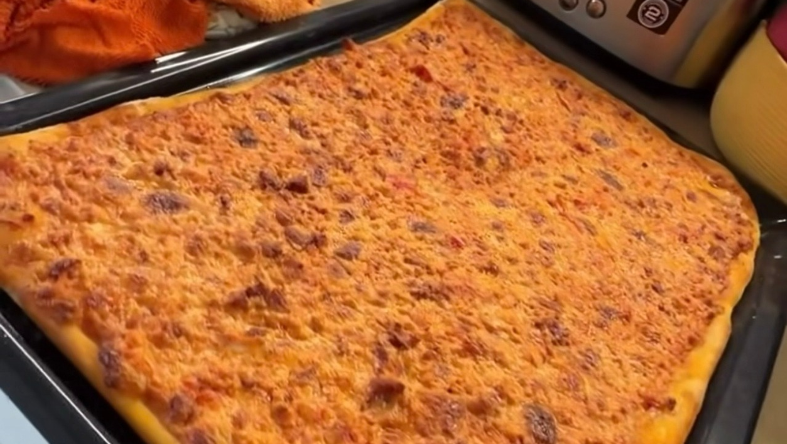 скриншот видео.  Соцсети.