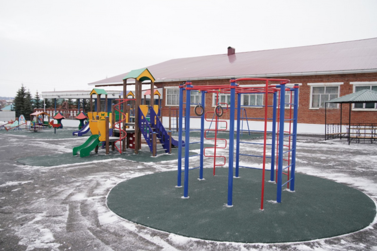 Фото с личной страницы Радия Хабирова в соцсетях.