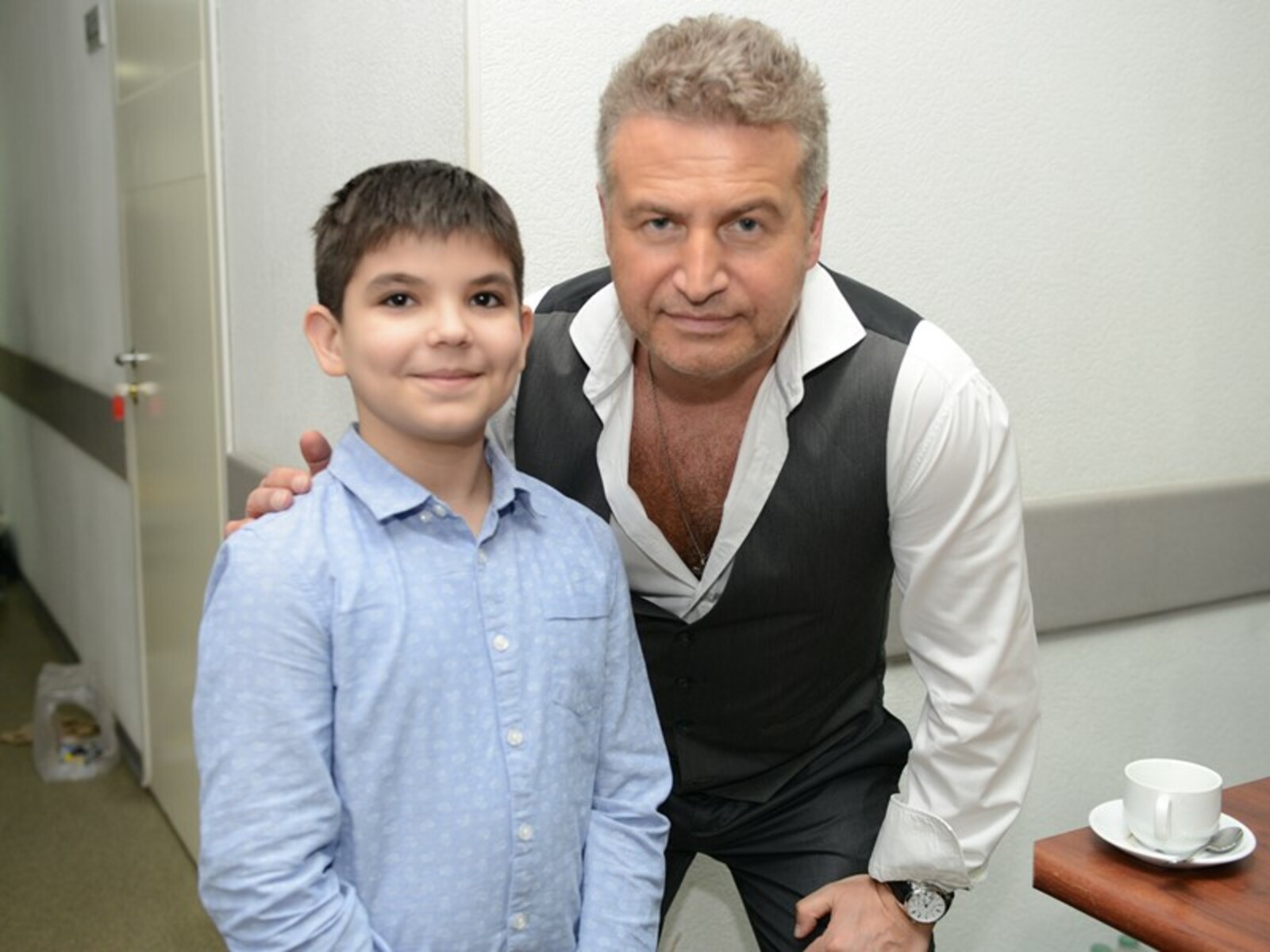Марсель с Леонидом Агутиным на съемке «Голос. Дети». Фото предоставлено Эльмирой Сабировой.