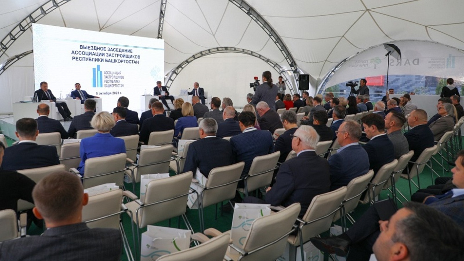 со страницы Радия Хабирова в соцсетях.