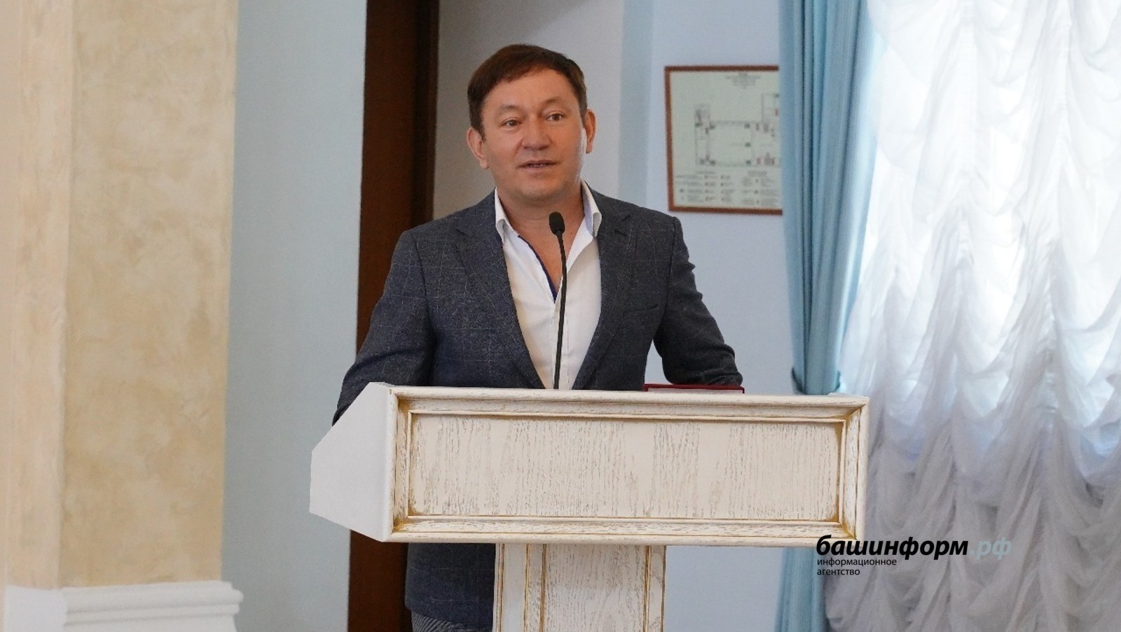 Олега Яровикова. архив ИА «Башинформ». певец из Башкирии Айдар Галимов получил высокое звание