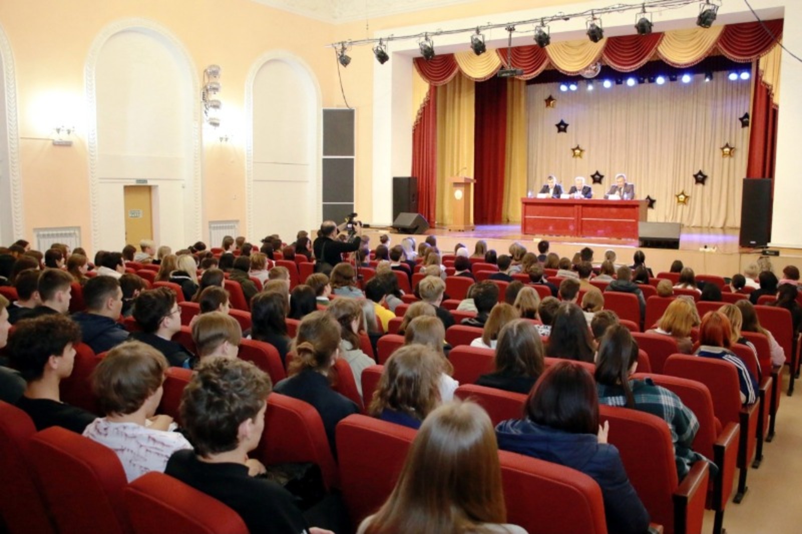 администрация города Октябрьского.